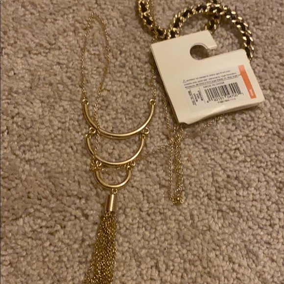 Gold Fashion necklace w/tassel - Picture 4 of 4